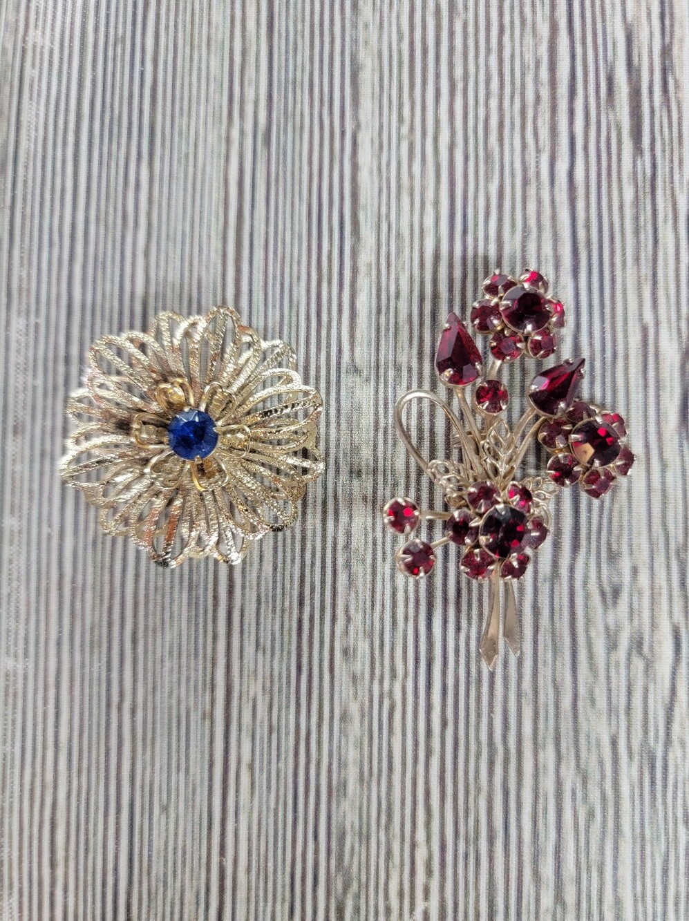 Vintage Set Of 2 Gold Tone Blue And Red Rhinestone Pins Brooches